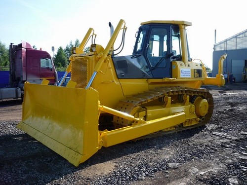 Product picture KOMATSU D65E-12, D65P-12, D65EX-12, D65PX-12 BULLDOZERS OPERATION & MAINTENANCE MANUAL (S/N: 60001 and up)