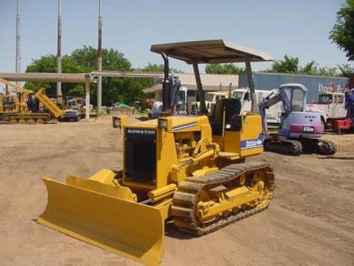 Product picture KOMATSU D20A-6, D20P-6, D20PL-6, D20PLL-6, D21A-6, D21E-6, D21P-6, D21PL-6, D20P-6A, D21P-6A, D21P-6B BULLDOZER OPERATION & MAINTENANCE MANUAL