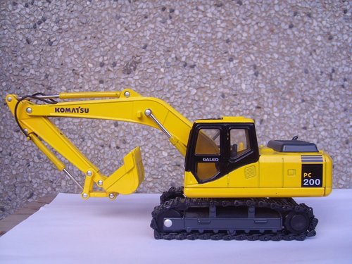 Product picture KOMATSU PC200-7, PC200LC-7, PC200-7B, PC200LC-7B, PC220-7, PC220LC-7 HYDRAULIC EXCAVATOR SERVICE SHOP REPAIR MANUAL (S/N: 200001 and up, C50001 and up, 60001 and up)