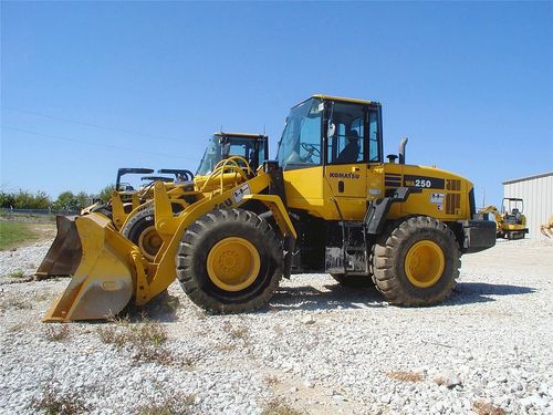 Product picture KOMATSU WA250-5, WA250PT-5 WHEEL LOADER SERVICE SHOP REPAIR MANUAL
